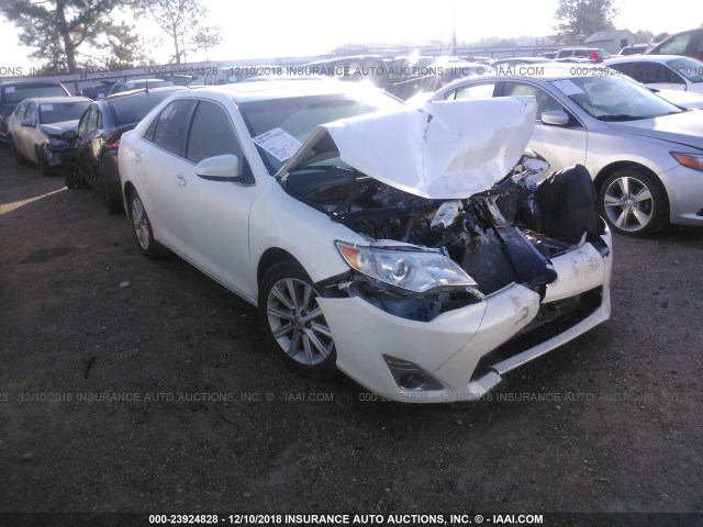 4T1BF1FK5EU450311 - 2014 TOYOTA CAMRY L/SE/LE/XLE 白色 照片 1