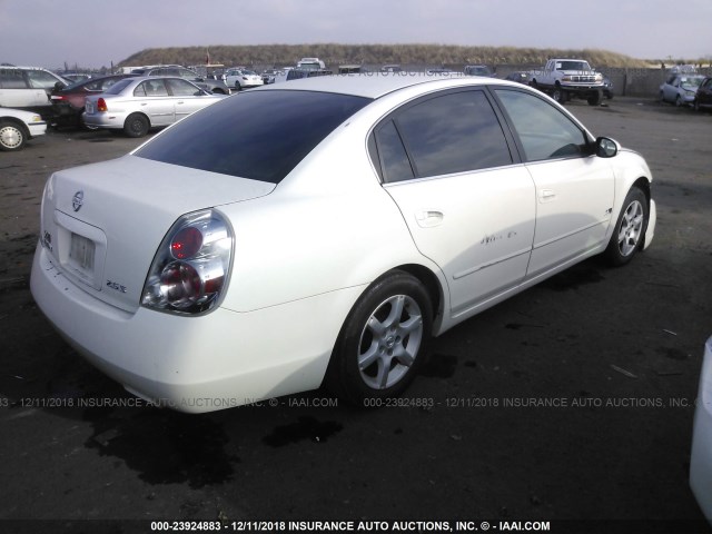 1N4AL11E35C200765 - 2005 NISSAN ALTIMA S/SL WHITE photo 4