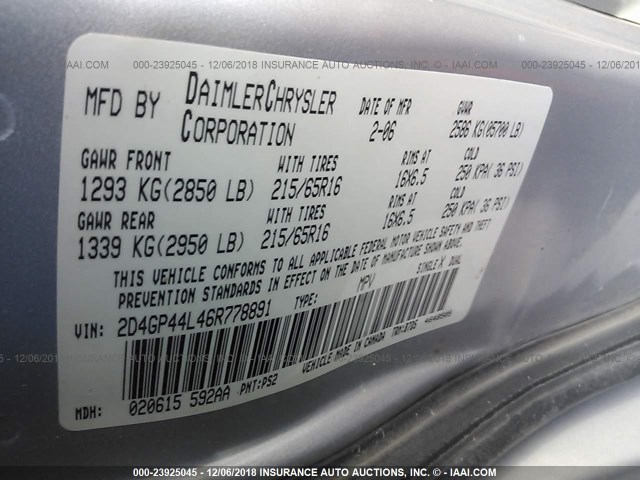 2D4GP44L46R778891 - 2006 DODGE GRAND CARAVAN SXT SILVER photo 9