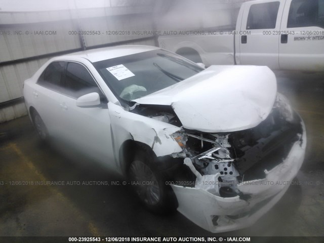 4T1BF1FK6EU305049 - 2014 TOYOTA CAMRY L/SE/LE/XLE 白色 照片 1