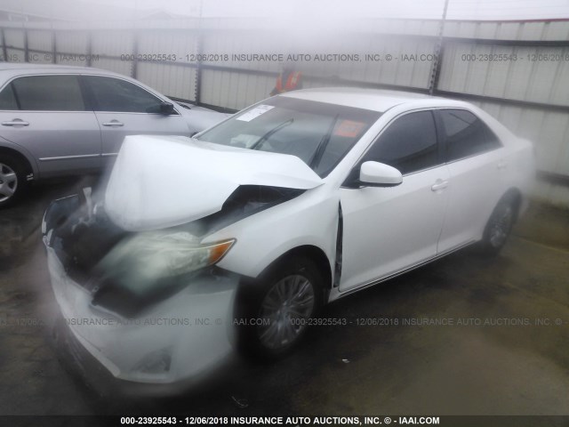4T1BF1FK6EU305049 - 2014 TOYOTA CAMRY L/SE/LE/XLE 白色 照片 2