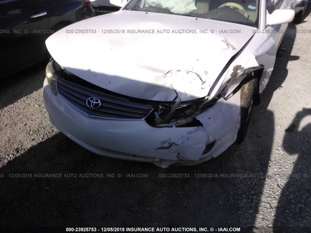 2T1CE22P22C005620 - 2002 TOYOTA CAMRY SOLARA SE WHITE photo 6