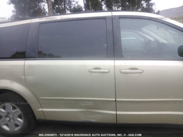 2D4RN4DE8AR488355 - 2010 DODGE GRAND CARAVAN SE GOLD photo 6