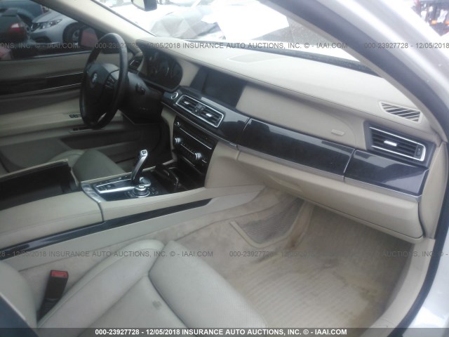 WBAKB8C5XACY64303 - 2010 BMW 750 LI WHITE photo 5