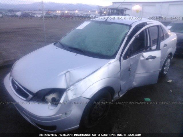 1FAFP34N77W312861 - 2007 FORD FOCUS ZX4/S/SE/SES ვერცხლისფერი ფოტო 2