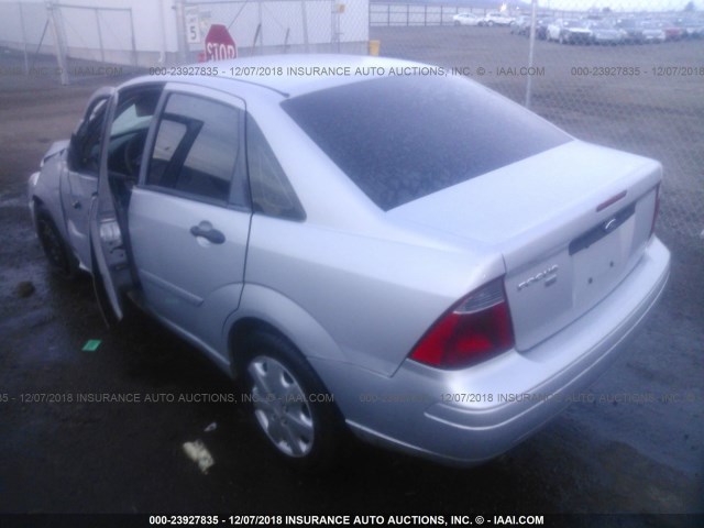 1FAFP34N77W312861 - 2007 FORD FOCUS ZX4/S/SE/SES ვერცხლისფერი ფოტო 3