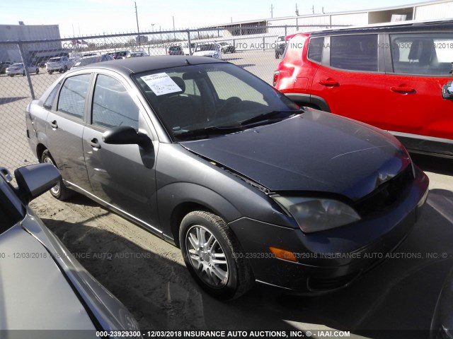 1FAFP34N46W228429 - 2006 FORD FOCUS ZX4 GRAY photo 1