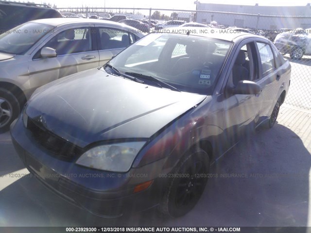 1FAFP34N46W228429 - 2006 FORD FOCUS ZX4 GRAY photo 2