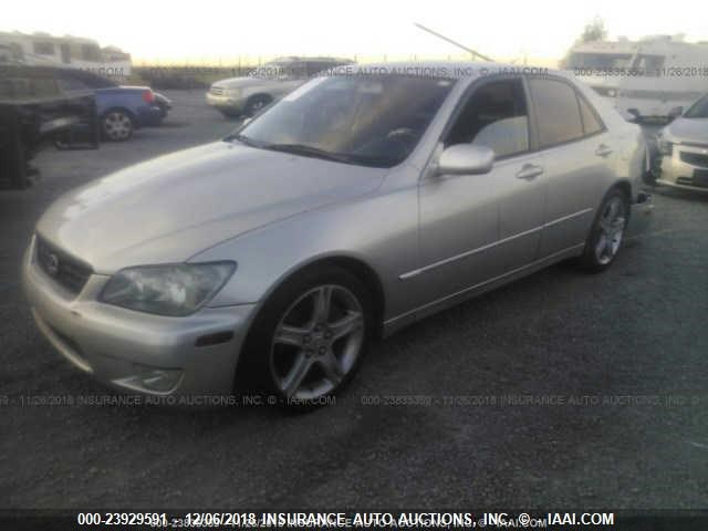 JTHBD182610012999 - 2001 LEXUS IS 300 SILVER photo 2