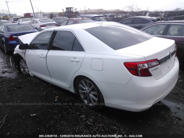 4T1BD1FK4CU023107 - 2012 TOYOTA CAMRY HYBRID/LE/XLE WHITE photo 3