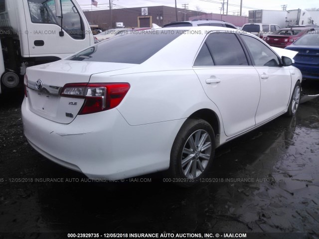 4T1BD1FK4CU023107 - 2012 TOYOTA CAMRY HYBRID/LE/XLE WHITE photo 4