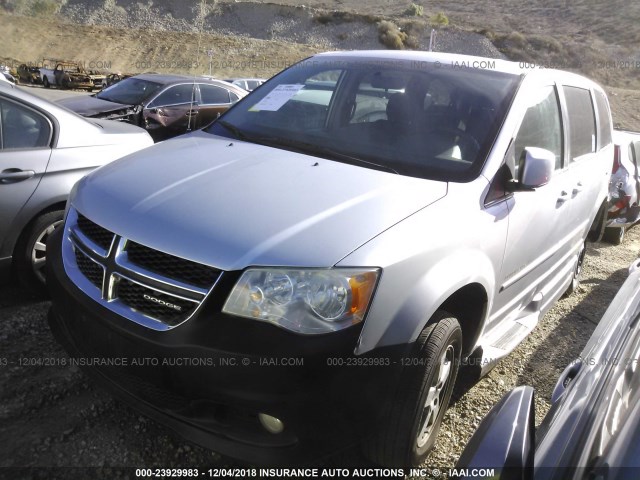 2C4RDGDG9CR110597 - 2012 DODGE GRAND CARAVAN CREW SILVER photo 2