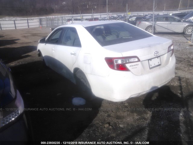 4T1BF1FK0CU542195 - 2012 TOYOTA CAMRY SE/LE/XLE WHITE photo 3