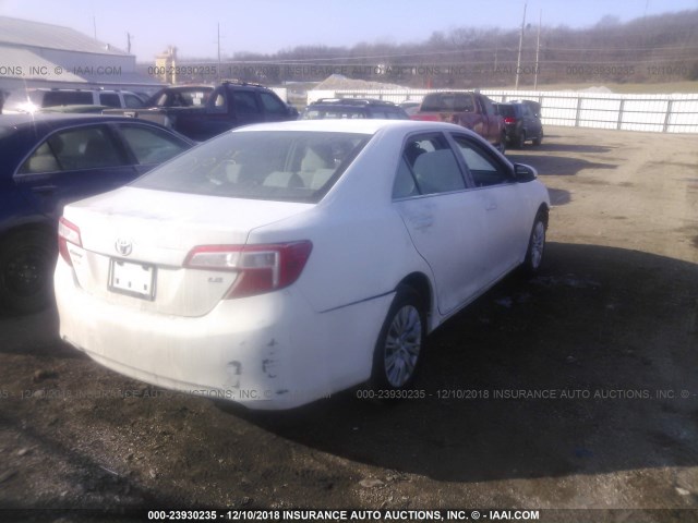 4T1BF1FK0CU542195 - 2012 TOYOTA CAMRY SE/LE/XLE WHITE photo 4