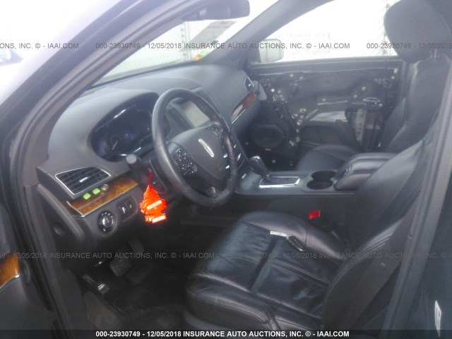 2LMHJ5NK8EBL51672 - 2014 LINCOLN MKT BLACK photo 5