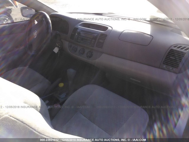 4T1BE32K74U820872 - 2004 TOYOTA CAMRY LE/XLE/SE GOLD photo 5