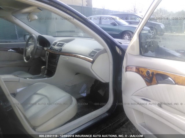 WDBUF65J83A189837 - 2003 MERCEDES-BENZ E 320 BLACK photo 5