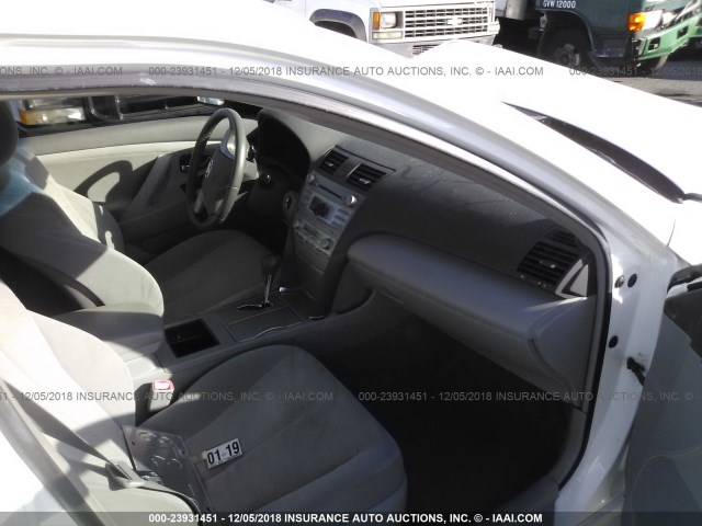 JTNBB46K983047259 - 2008 TOYOTA CAMRY HYBRID WHITE photo 5