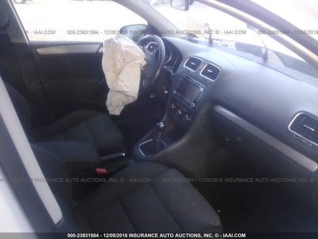 WVWNM7AJ5BW014390 - 2011 VOLKSWAGEN GOLF 白色 照片 5