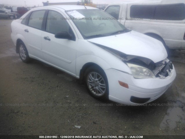 1FAFP34NX7W183109 - 2007 FORD FOCUS ZX4/S/SE/SES WHITE photo 1