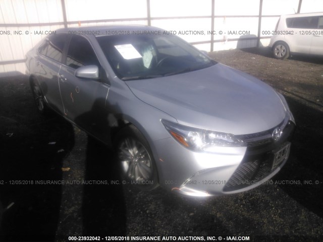 4T1BF1FK5GU508470 - 2016 TOYOTA CAMRY LE/XLE/SE/XSE SILVER photo 1