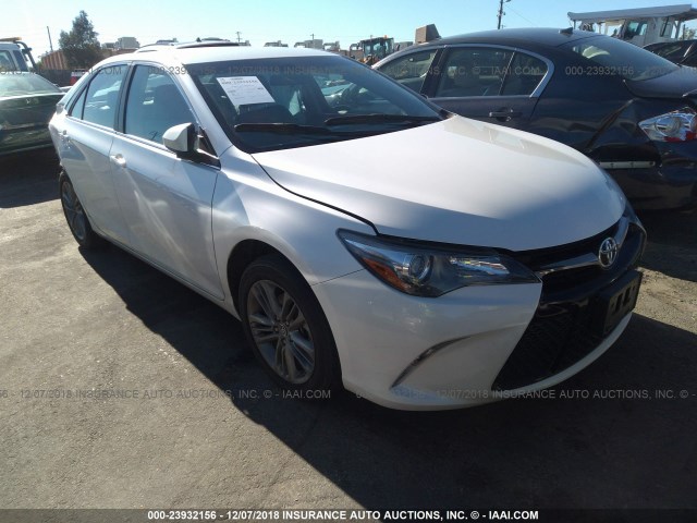 4T1BF1FK2GU129149 - 2016 TOYOTA CAMRY LE/XLE/SE/XSE WHITE photo 1