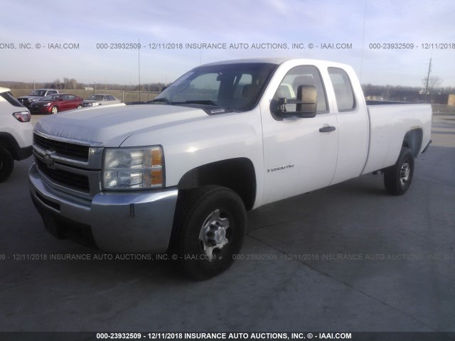 1GCHC29K87E585059 - 2007 CHEVROLET SILVERADO C2500 HEAVY DUTY WHITE photo 2