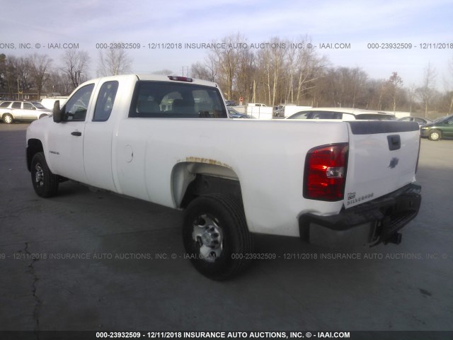 1GCHC29K87E585059 - 2007 CHEVROLET SILVERADO C2500 HEAVY DUTY WHITE photo 3