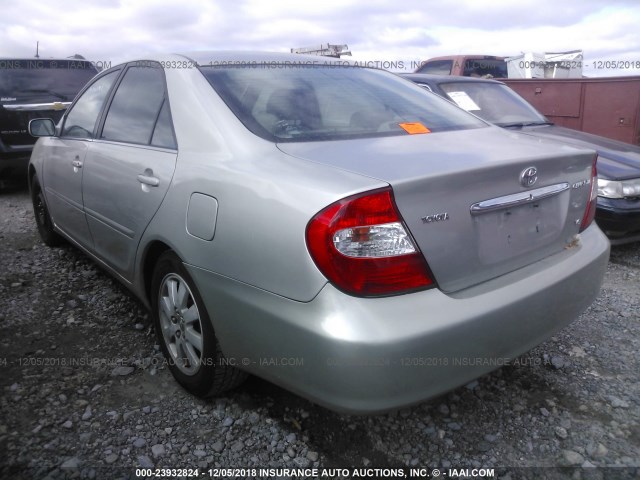 4T1BF32K53U062087 - 2003 TOYOTA CAMRY LE/XLE/SE SILVER photo 3