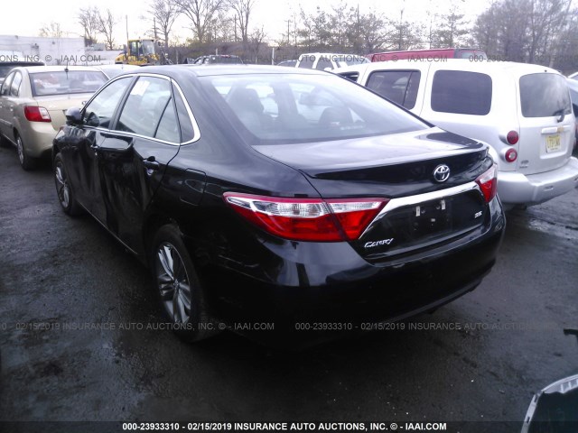 4T1BF1FK6HU750587 - 2017 TOYOTA CAMRY LE/XLE/SE/XSE BLACK photo 3