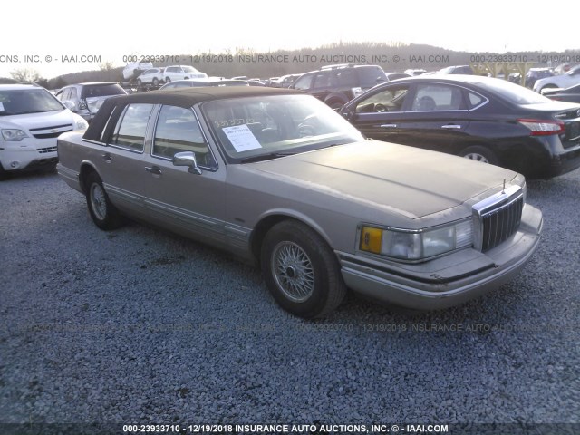 1LNLM82W8NY648725 - 1992 LINCOLN TOWN CAR SIGNATURE GOLD photo 1