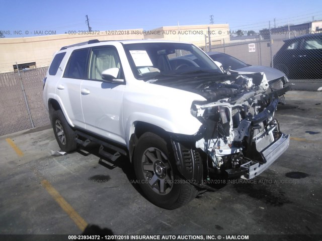 JTEBU5JR9J5595700 - 2018 TOYOTA 4RUNNER SR5 PREM/LTDL/TRAIL/TRD WHITE photo 1