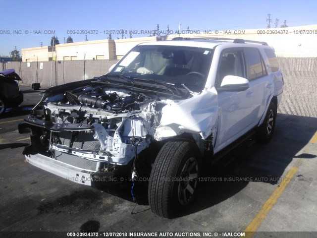 JTEBU5JR9J5595700 - 2018 TOYOTA 4RUNNER SR5 PREM/LTDL/TRAIL/TRD WHITE photo 2