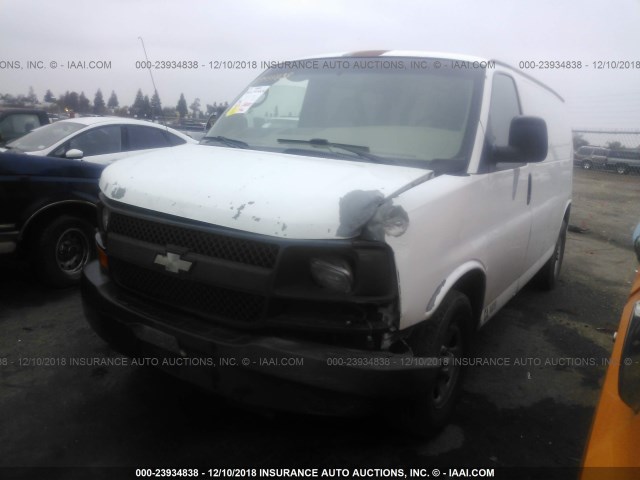 1GCFG15X961231628 - 2006 CHEVROLET EXPRESS G1500  WHITE photo 2