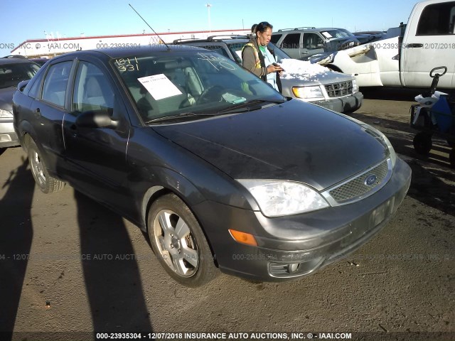 1FAHP34N57W315427 - 2007 FORD FOCUS ZX4/S/SE/SES GRAY photo 1
