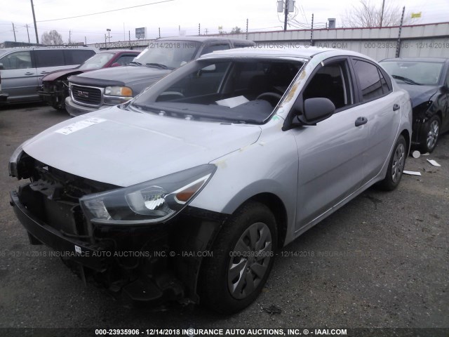 3KPA24AB0JE067759 - 2018 KIA RIO LX/S SILVER photo 2