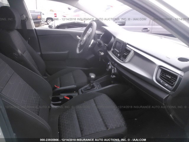 3KPA24AB0JE067759 - 2018 KIA RIO LX/S SILVER photo 5