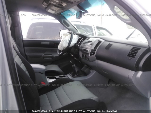 5TEUU4EN1AZ735928 - 2010 TOYOTA TACOMA ACCESS CAB ვერცხლისფერი ფოტო 5