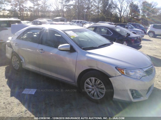 4T1BF1FK2EU760271 - 2014 TOYOTA CAMRY L/SE/LE/XLE 银色 照片 1