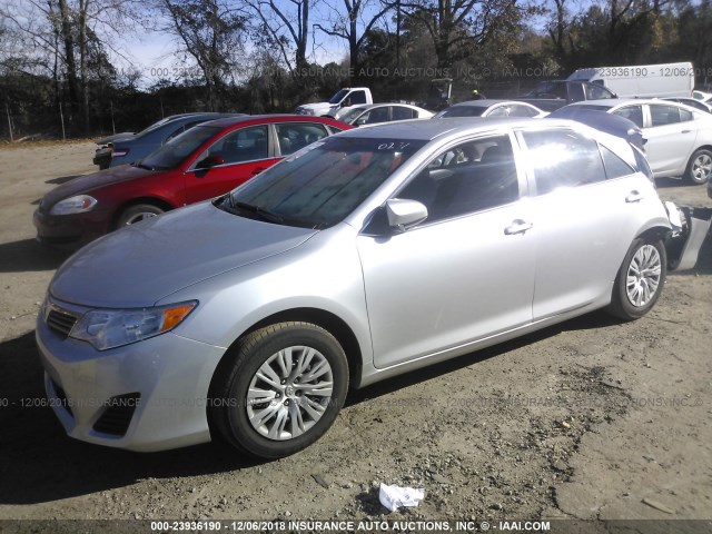 4T1BF1FK2EU760271 - 2014 TOYOTA CAMRY L/SE/LE/XLE 银色 照片 2