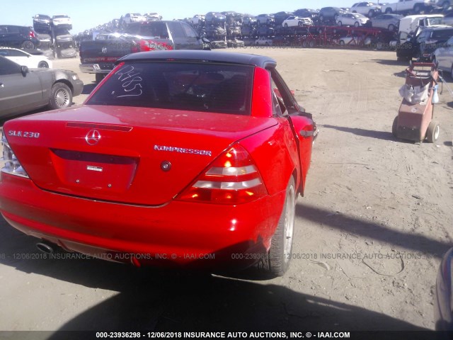 WDBKK47F8YF156038 - 2000 MERCEDES-BENZ SLK 230 KOMPRESSOR RED photo 4