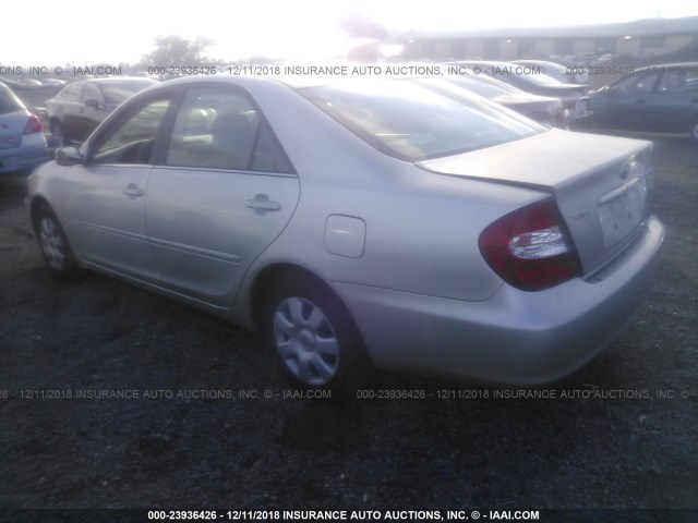 4T1BE32K03U728128 - 2003 TOYOTA CAMRY LE/XLE/SE SILVER photo 3