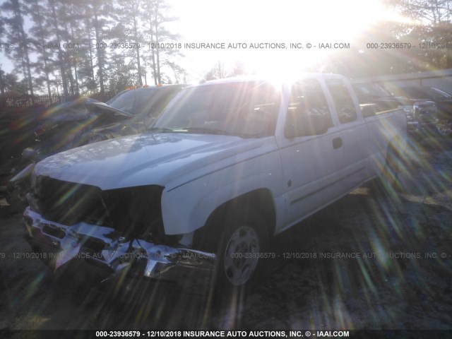 2GCEC19T641254788 - 2004 CHEVROLET SILVERADO C1500 WHITE photo 2