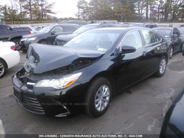 4T1BF1FK9HU744461 - 2017 TOYOTA CAMRY LE/XLE/SE/XSE BLACK photo 2