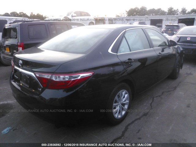 4T1BF1FK9HU744461 - 2017 TOYOTA CAMRY LE/XLE/SE/XSE BLACK photo 4