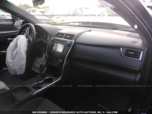 4T1BF1FK9HU744461 - 2017 TOYOTA CAMRY LE/XLE/SE/XSE BLACK photo 5
