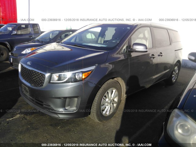 KNDMB5C15G6207276 - 2016 KIA SEDONA LX GRAY photo 2