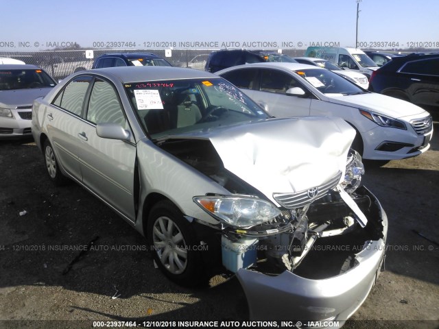 4T1BE32KX5U553065 - 2005 TOYOTA CAMRY LE/XLE/SE SILVER photo 1