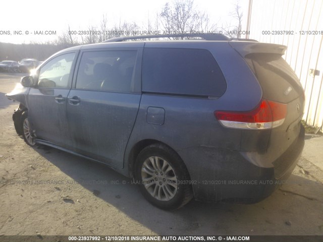 5TDYK3DC6ES430042 - 2014 TOYOTA SIENNA XLE/LIMITED GRAY photo 3