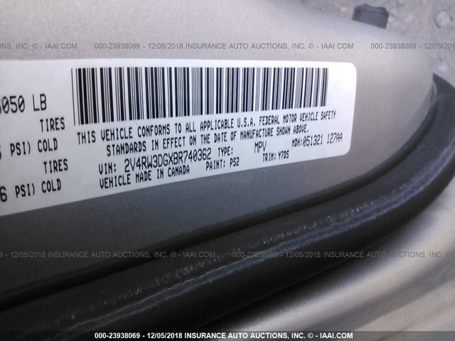 2V4RW3DGXBR740362 - 2011 VOLKSWAGEN ROUTAN SE SILVER photo 9